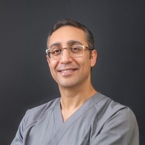 دکتر فرهاد اسماعیلی دندانپزشک در اصفهان