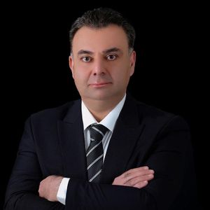 دکتر حسن مومنی دندانپزشک و جراح ایمپلنت