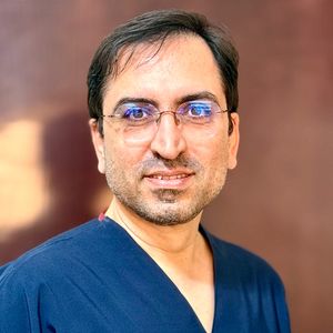 دکتر حسین اکبری اقدم متخصص ارتوپدی و جراحی زانو